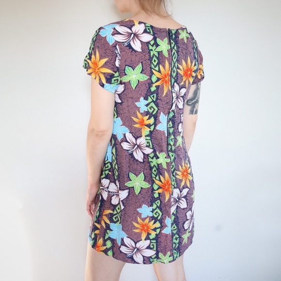 Purple Hawaiian Patterned Dress - Picture 5 of 10